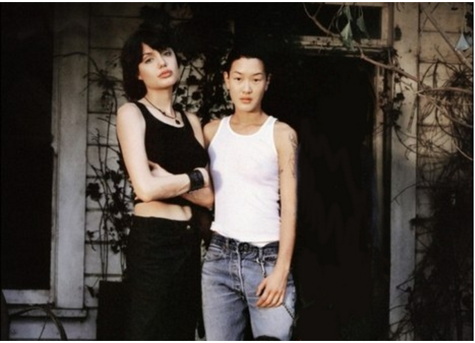 filme sua, cum arată la 50 de ani fosta iubită a Angelinei Jolie