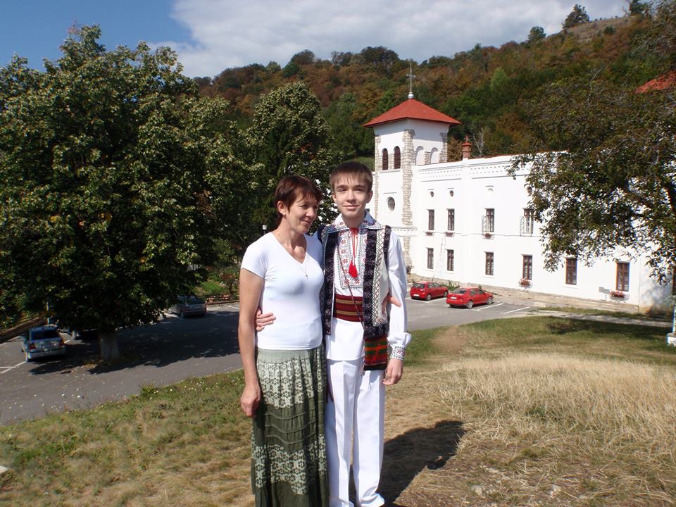 Mama i-a donat fiului un rinichi, dar suma pentru intervenție este colosală, Ajută-l pe Nicușor să supravețuiească