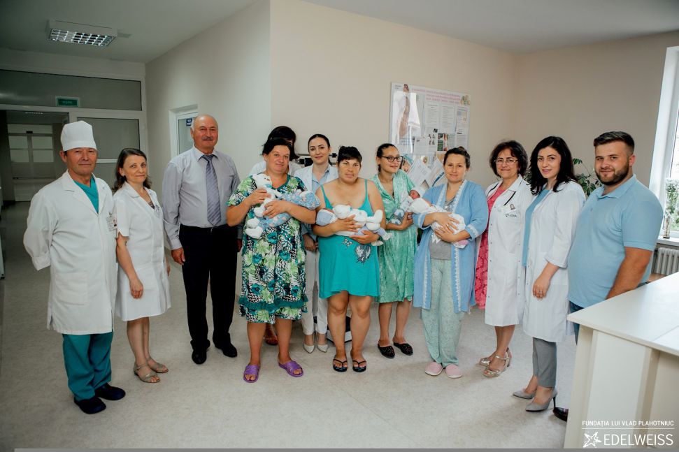 vlad plahotniuc, Echipa Edelweiss a ajuns la maternitatea din Cimișlia, unde proaspetele mămici au primit cadouri, cutia cadou, o noua viata