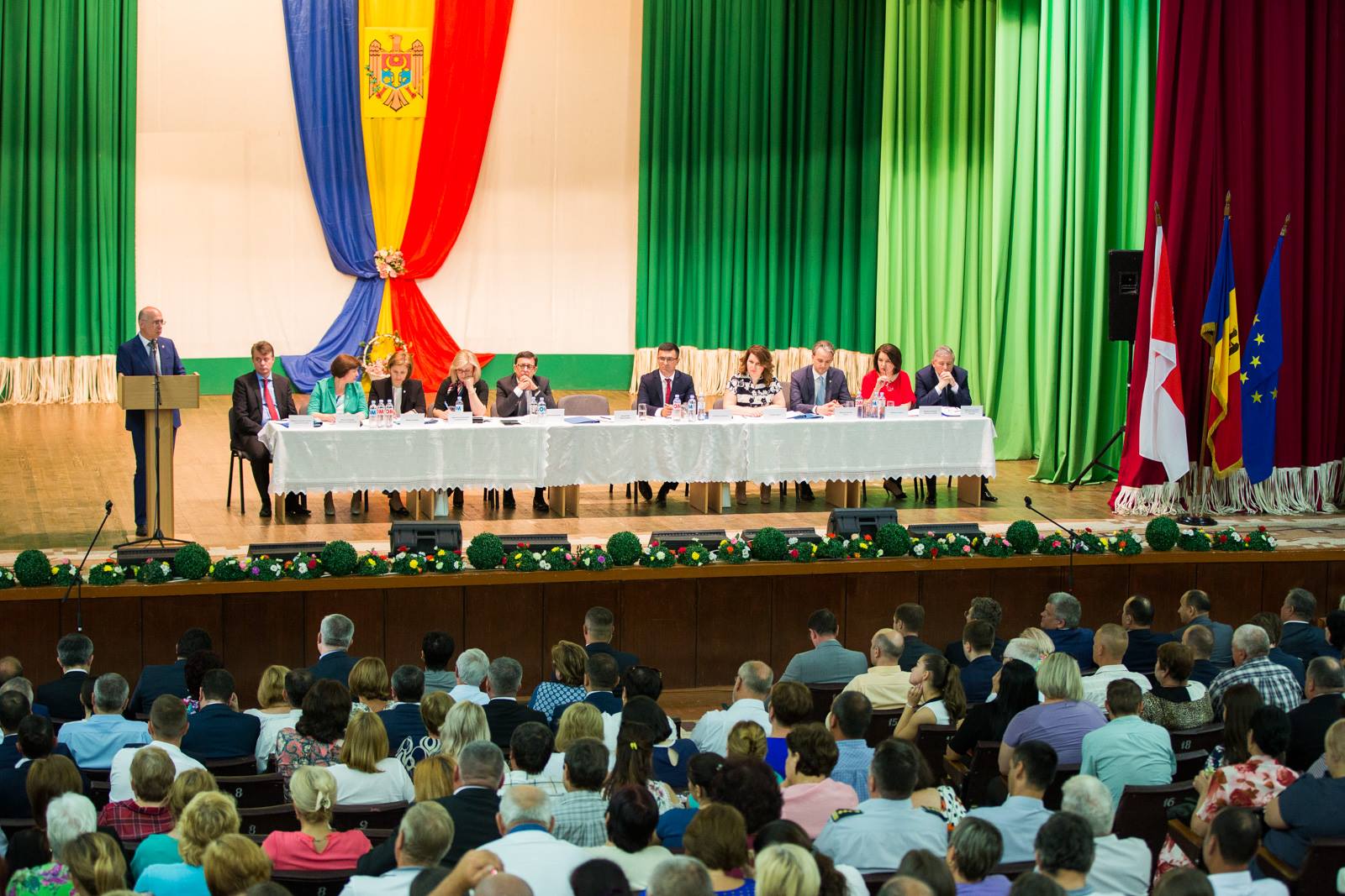 Ședința Guvernului în teritoriu, Astăzi cabientul de miniștri, Pavel Filip s-a deplasat la Criuleni, au pus pe agendă problemele raionului, pdm plahotniuc