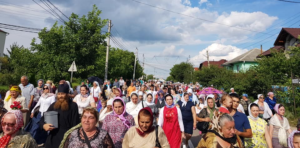 Numeroși pelerini au pornit într-un Drum al Crucii spre orașul Soroca, ÎPS Vladimir, Mitropolitul Chișinăului și al întregii Moldove, biserica si religie