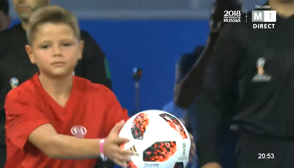 Cristian Tabarcea, un băiețel din Republica Moldova a ieșit pe teren alături e Cristiano Ronaldo, în meciul Protugaliei cu Uruguay, César Arturo Ramos
