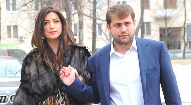 Ilan Şor, cu soţia şi mama sa, păziţi chiar şi atunci când merg la cumpărături, primar de orhei, jasmin, partidul sor, republica moldova politica, sor tv