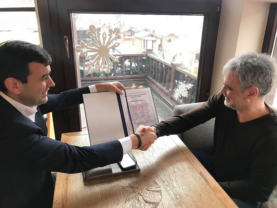 Ministrul Chiril Gaburici a înmânat certificatul de înregistrare, cel de-al 300-lea rezident al ”Moldova IT Park”, Prezentul certificat confirmă că "DEEPLACE" SRL, deține titlul de Rezident al parcului pentru tehnologia informației ”Moldova IT Park”, veceslav cunev