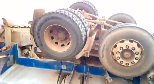 Un camion cu acid s-a ciocnit cu un autobuz de pasageri, 21 de morți, acicient rutier, politia investigheaza cazul, tragedie in trafic