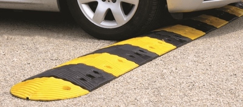 Odată cu venirea primăverii, pe străzile Capitalei vor fi reinstalate limitatoarele de viteză, atentie soferi, reguli de circulatie rutiera moldova, accidente rutiere politia capitalei,