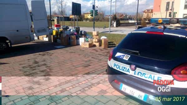 Sute de kilograme de produse intr-un autobus spre Moldova, amenda maxima pentru export illegal, Un șofer moldovean a fost amendat de POLIȚIA ITALIANĂ cu peste 4 mii de euro, i-a fost confiscată și mașina, pentru transportare ilegală de colete din Italia în Moldova,