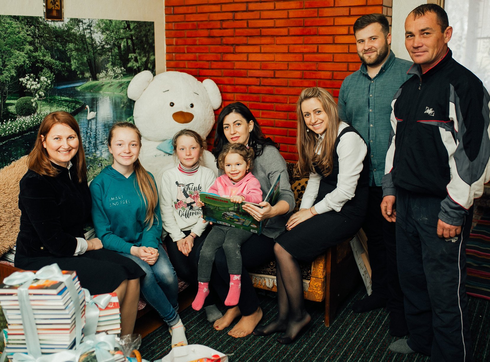 Fundația Edelweiss, Am dat start campaniei de Paști cu surprize și cadouri pentru familiile din Moldova, vlad plahontiuc, pdm pentru moldova, surprize pentru copii, fapte nu vorbe, partidul democrat 