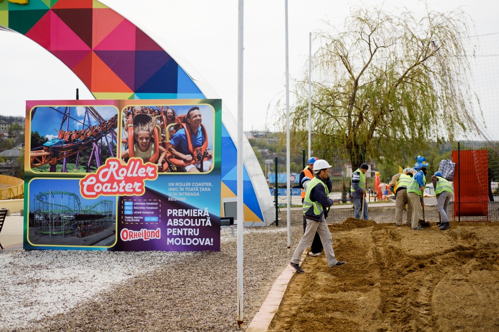 OrheiLand, Orhei Land, parcul de distractii de la Orhei, Ilan Șor, Ilan Shor, cel mai mare parc de distractii din țară, Partidul ȘOR, Shor, Rollers Coaster la OrheiLand, primul Roller Coaster din Moldova, parc de distractii pentru copii