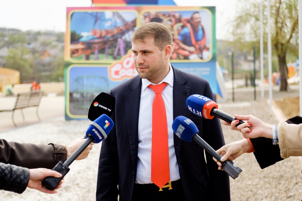 OrheiLand, Orhei Land, parcul de distractii de la Orhei, Ilan Șor, Ilan Shor, cel mai mare parc de distractii din țară, Partidul ȘOR, Shor, Rollers Coaster la OrheiLand, primul Roller Coaster din Moldova, parc de distractii pentru copii