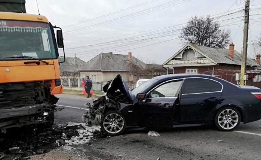 Accident groaznic, Un șofer de BMW a adormit la volan şi a intrat într-un TIR, politia de patrulare, beat la volan, viteza excesiva,