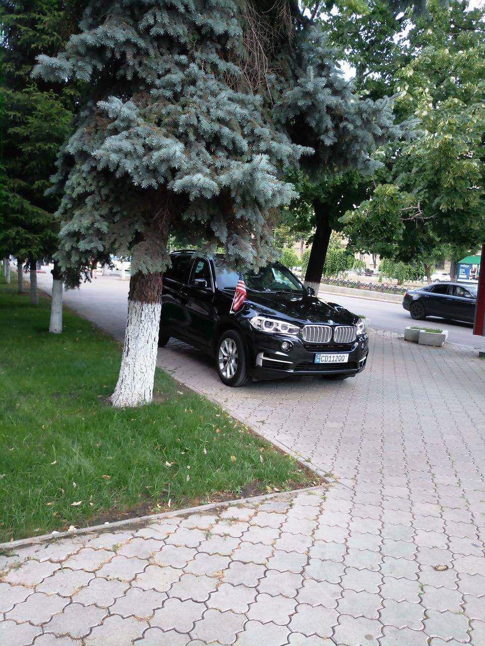 masina ambasadei sua, statele unite moldova, dereck hogan