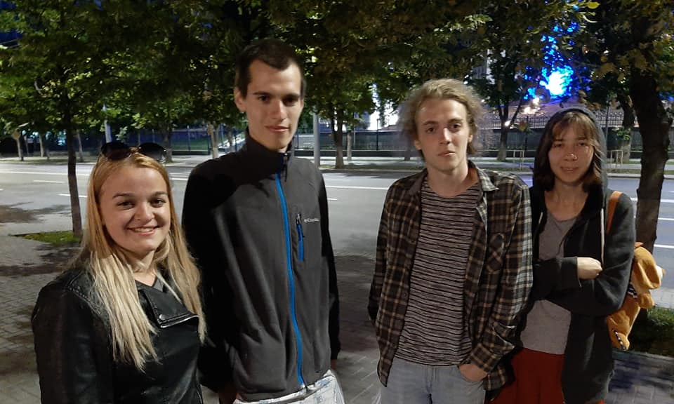 Un grup de tineri din Belarus veniți la Chișinău, au fost amendați de poliție cu 500 de lei, aveau antenă pe portbagajul mașinii, turism moldova, politia chisinau, regulamentul circulatiei rutiere,