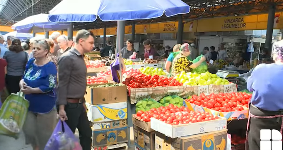 S-au scumpit legumele, Castraveții ajung la 25 de lei kilogramul, La ce preț se vând roșiile, piata centrala chisinau, agricultura moldova, guvernul sandu, produse alimentare, salarii si pensii,