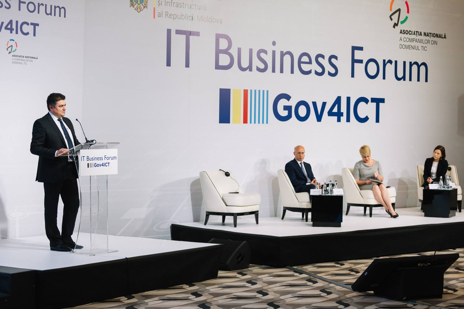 Octavian Calmîc ANRE, anre propune că tariful energiei electrice pentru RED Union Fenosa SA să fie redus cu 5%, tarifele la energia electrica, angentia nationala de reglememtare in energetica, octavian calmic pavel filip,