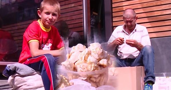 Video emoționant, Un tată din Moldova vinde nuci pentru a-i cumpăra fiului rechizite de școală, saracie republica moldova, viata in chisinau, guvernul sandu, psrm acum dodon maia sandu, salarii mici, educatie liliana nicolaescu onofrei,