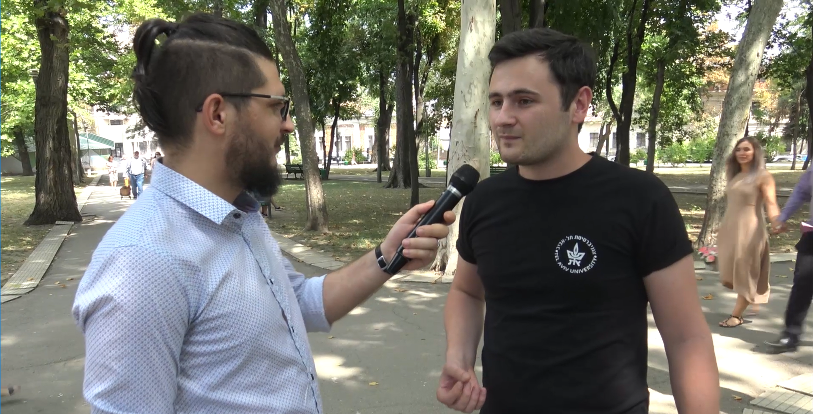 Cum comentează moldovenii, Guvernul Filip a asfaltat pășunile prin sate, iar acum vacile nu au unde paște, sinu roma emisiunea v-am vast, vadim brinzan ministerul economei, pas maia sandu, guvernul sandu reparatia drumurilor,