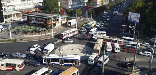 Soluția privind fluidizarea traficului prezentată cu mare pafos de Năstase dă zero rezultate, andrei nastase mai, ministru de interne andrei nastase, ambuteaje chisinau, politia de patrulare accidente rutiere,