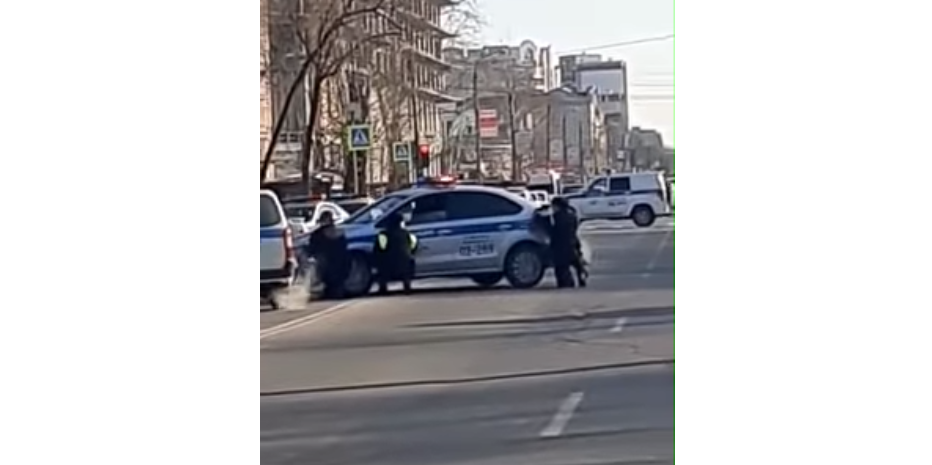 Atac armat, AMUR, Federația Rusă, Colegiu, Student, A împușcat în colegi, un decedat, mai mulți răniți, a împușcat pentru că i s-a făcut observație, fuma pe coridor, motivul pentru care a împușcat colegii