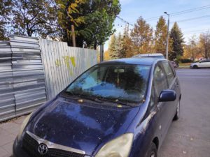 Mașini stropite cu beton