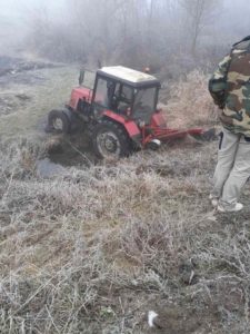 Tractor Înglodat, Briceni