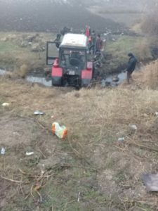 Tractor Înglodat, Briceni