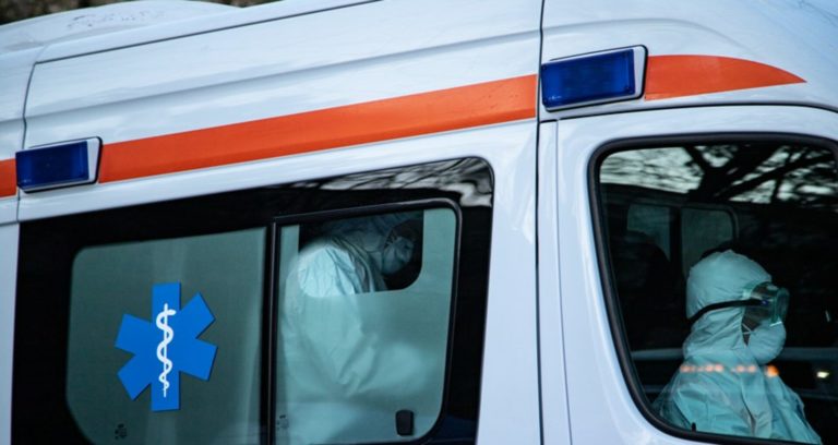 Două femei au fost lovite de o mașină la o trecere de pietoni din Chișinău