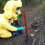 SIS a depistat o cantitate de circa 20 kg de mercur. Containerele erau îngropate în pământ