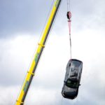 Motivul pentru care Volvo a distrus 10 mașini aruncându-le de la o înălțime de 30 de metri