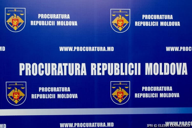 Doi procurori din Moldova sunt judecați pentru corupție și trafic de influență, cu pedepse de până la 10 ani.