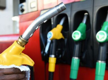 După motorină, și benzina trece de pragul de 28 lei pentru un litru