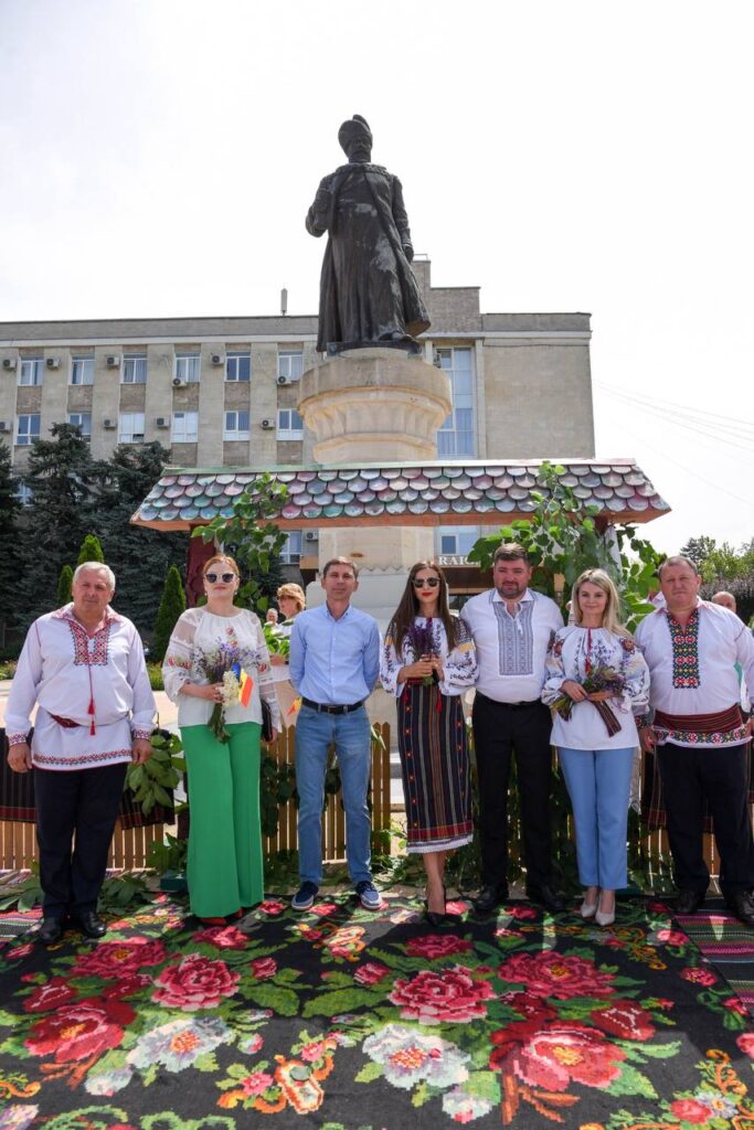 FOTO// Orheiul a găzduit parada portului popular moldovenesc: “Mândru-i portul Orheian”