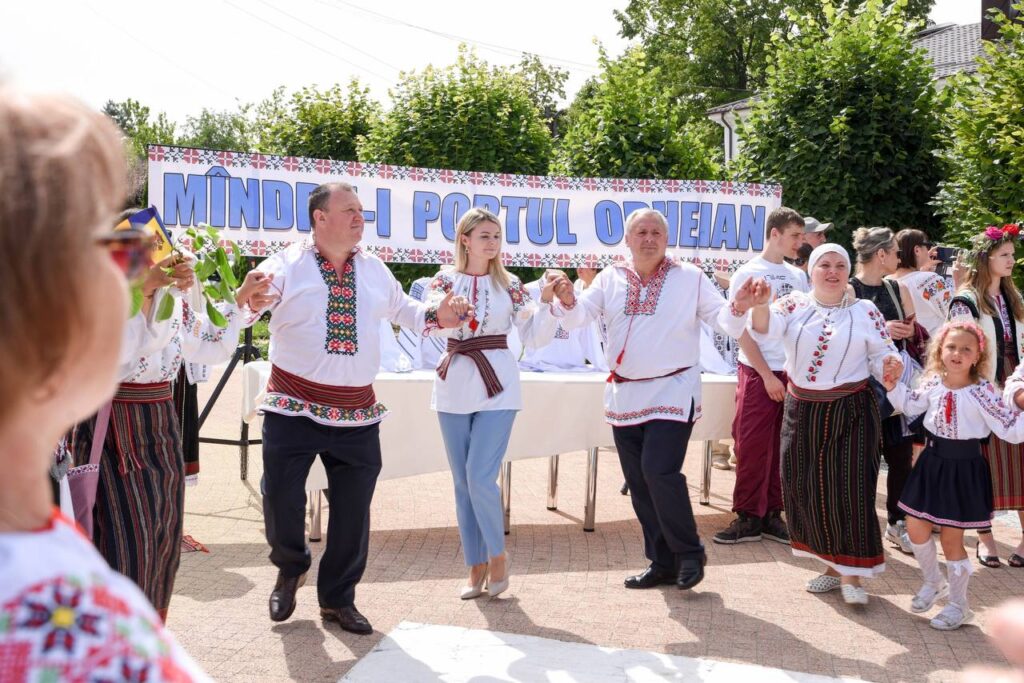 FOTO// Orheiul a găzduit parada portului popular moldovenesc: “Mândru-i portul Orheian”