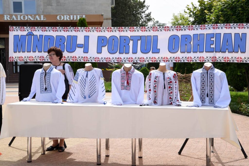 FOTO// Orheiul a găzduit parada portului popular moldovenesc: “Mândru-i portul Orheian”