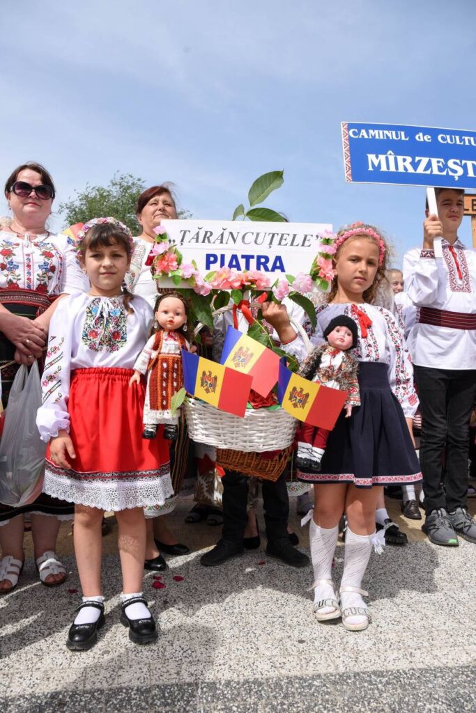 FOTO// Orheiul a găzduit parada portului popular moldovenesc: “Mândru-i portul Orheian”