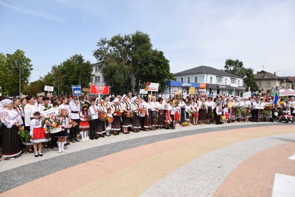 FOTO// Orheiul a găzduit parada portului popular moldovenesc: “Mândru-i portul Orheian”