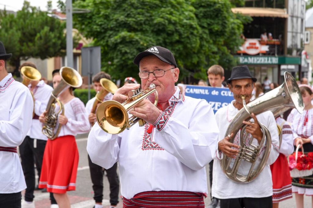 FOTO// Orheiul a găzduit parada portului popular moldovenesc: “Mândru-i portul Orheian”