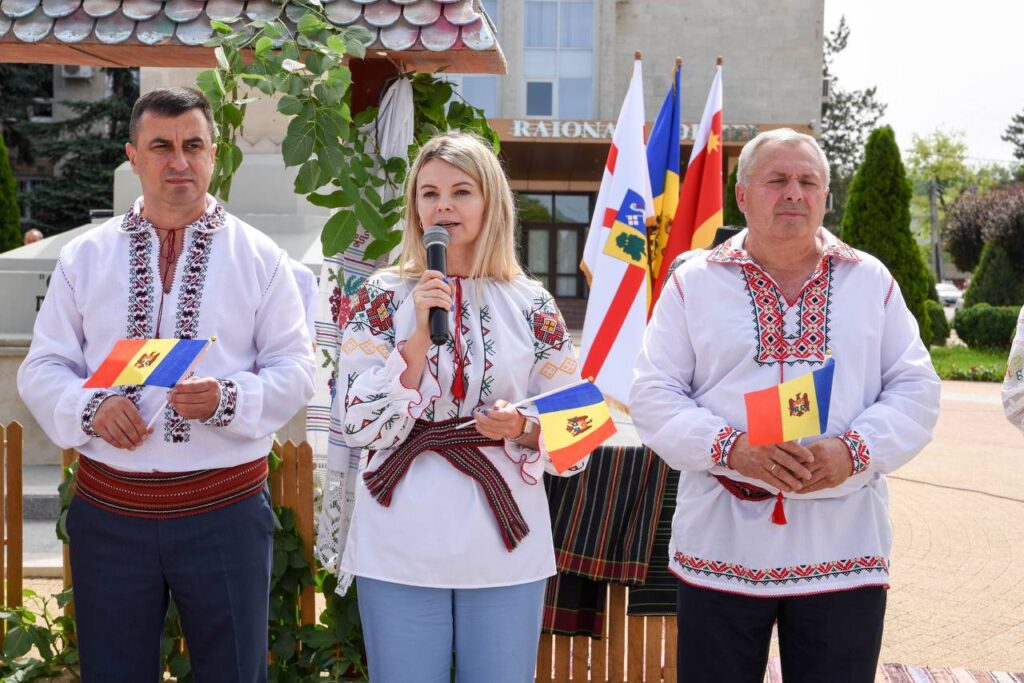 FOTO// Orheiul a găzduit parada portului popular moldovenesc: “Mândru-i portul Orheian”