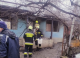 Pompieri intervenind la incendiul din localitatea Ulmu, raionul Ialoveni, în condiții dificile