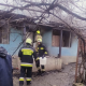 Pompieri intervenind la incendiul din localitatea Ulmu, raionul Ialoveni, în condiții dificile