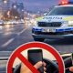 Polițiști patrulează pentru a preveni folosirea telefonului mobil la volan în perioada 5-28 februarie