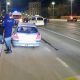 Un bărbat a fost reținut după ce a amenințat că se rănește în mașină. Avea un copil de 6 ani în autoturism