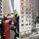 VIDEO // Femeie salvată din flăcări într-un bloc din Chișinău. Incendiul a izbucnit într-un apartament