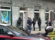 Jaf într-o bancă din Napoli: Jefuitorii s-au baricadat cu ostatici