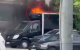 VIDEO // O motocicletă a luat foc în Chișinău. Flăcările au afectat și două automobile parcate în apropiere
