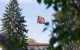 Semnul discret care anunță prezența Suveranului României. Unde și când este arborat stindardul