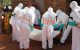 Ebola continuă să se răspândească. Aproape 930 de cazuri suspecte în Republica Democratică Congo