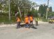 FOTO // Serviciile municipale efectuează lucrări de plombare pe strada Sihastrului, care asigură accesul în orașul Codru