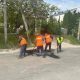 FOTO // Serviciile municipale efectuează lucrări de plombare pe strada Sihastrului, care asigură accesul în orașul Codru