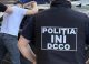 VIDEO // Doi tineri, cercetați penal după ce ar fi încercat să cumpere bunuri cu euro falși în Chișinău